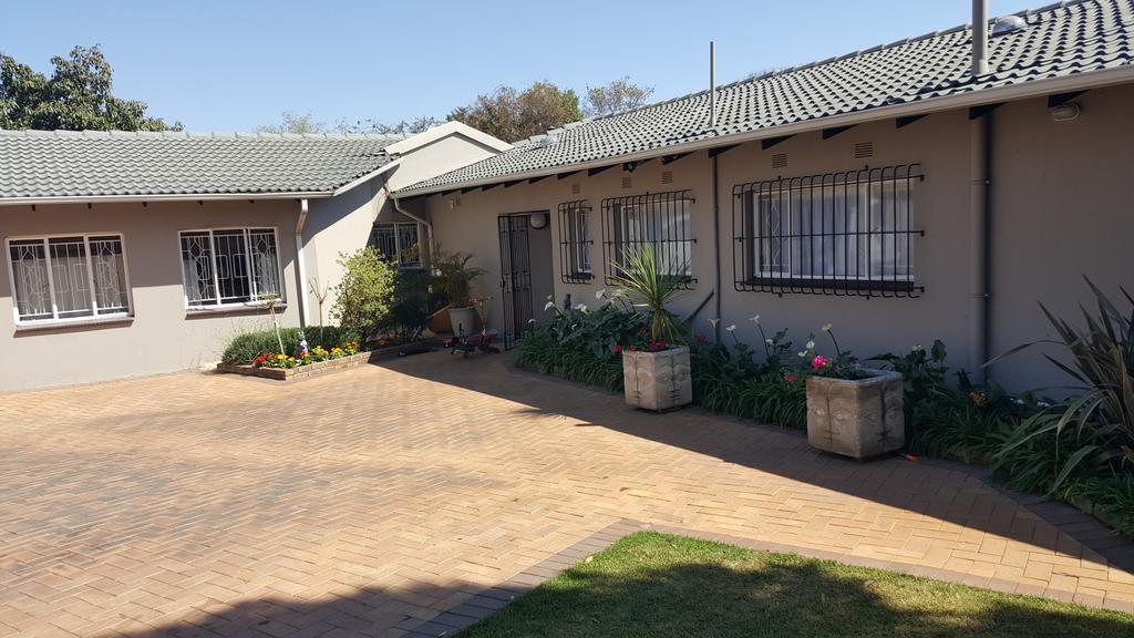 8 Ibis Lane Guest House Johannesburg Exterior photo